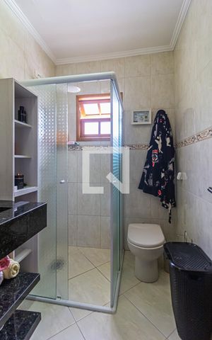 Casa à venda com 300m², 3 quartos e 2 vagas Casa à venda com 300m², 3 quartos e 2 vagasBanheiro