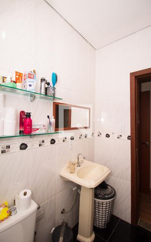Casa à venda com 270m², 3 quartos e 3 vagas Casa à venda com 270m², 3 quartos e 3 vagasBanheiro da Suíte