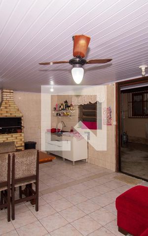 Casa à venda com 270m², 3 quartos e 3 vagas Casa à venda com 270m², 3 quartos e 3 vagasEspaço Gourmet