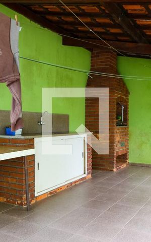 Casa à venda com 318m², 6 quartos e 4 vagas Casa à venda com 318m², 6 quartos e 4 vagasQuintal e Churrasqueira