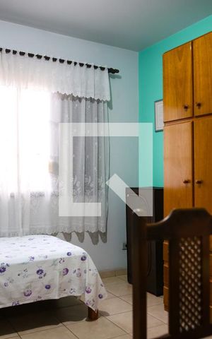 Casa à venda com 318m², 6 quartos e 4 vagas Casa à venda com 318m², 6 quartos e 4 vagasQuarto 4