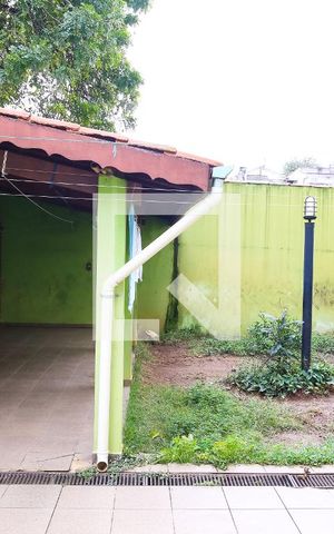 Casa à venda com 318m², 6 quartos e 4 vagas Casa à venda com 318m², 6 quartos e 4 vagasQuintal e Churrasqueira