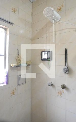 Casa à venda com 200m², 3 quartos e 2 vagasBanheiro 1