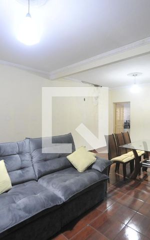 Casa à venda com 200m², 3 quartos e 2 vagasSala