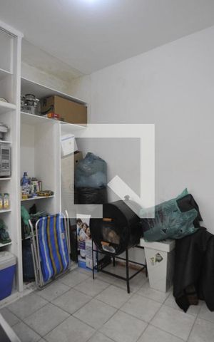 Casa à venda com 200m², 3 quartos e 2 vagasQuarto de Serviço