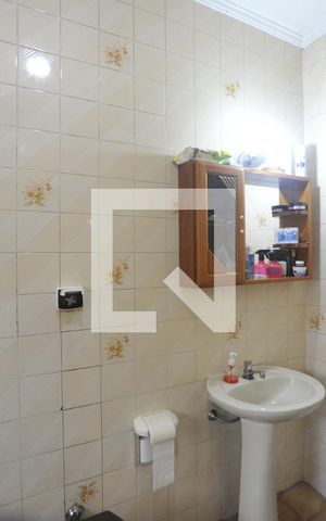 Casa à venda com 200m², 3 quartos e 2 vagasBanheiro 1