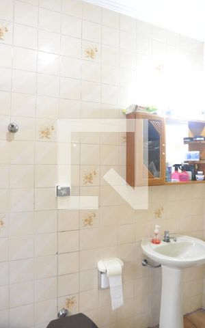 Casa à venda com 200m², 3 quartos e 2 vagasBanheiro 1