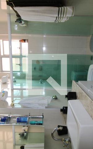 Apartamento à venda com 135m², 3 quartos e sem vagaBanheiro do Quarto 1 (suíte)