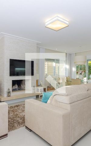 Casa à venda com 167m², 3 quartos e 3 vagas Casa à venda com 167m², 3 quartos e 3 vagasSala