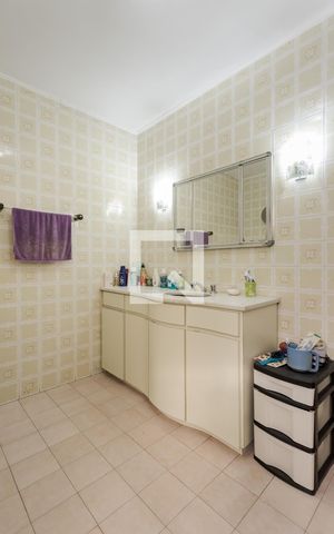 Casa à venda com 386m², 3 quartos e 2 vagas Casa à venda com 386m², 3 quartos e 2 vagasBanheiro Social