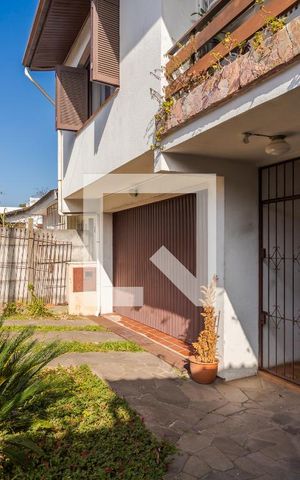 Casa à venda com 386m², 3 quartos e 2 vagas Casa à venda com 386m², 3 quartos e 2 vagasPátio