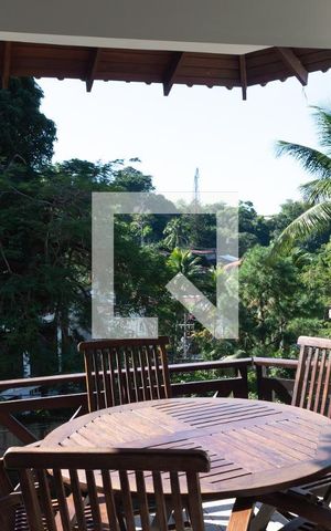 Casa à venda com 370m², 4 quartos e 2 vagas