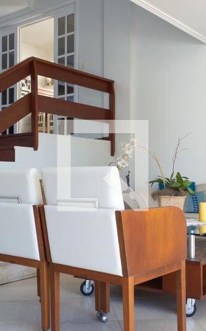 Casa à venda com 370m², 4 quartos e 2 vagas