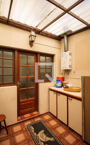Casa à venda com 243m², 3 quartos e 2 vagas Casa à venda com 243m², 3 quartos e 2 vagasÁrea de Serviço