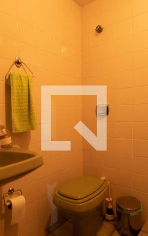 Casa de condomínio à venda com 200m², 4 quartos e 3 vagasBanheiro - Piscina