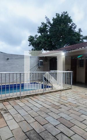 Casa de condomínio à venda com 200m², 4 quartos e 3 vagasPiscina