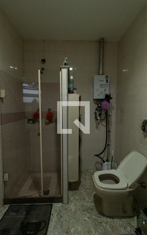 Casa de condomínio à venda com 200m², 4 quartos e 3 vagasBanheiro da Suíte 1