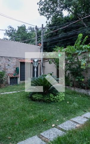 Casa de condomínio à venda com 200m², 4 quartos e 3 vagasJardim