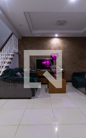 Casa de condomínio à venda com 200m², 4 quartos e 3 vagasSala