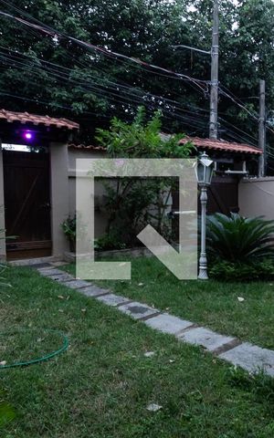 Casa de condomínio à venda com 200m², 4 quartos e 3 vagasJardim