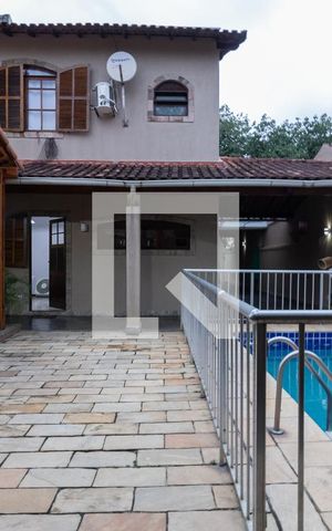 Casa de condomínio à venda com 200m², 4 quartos e 3 vagasPiscina