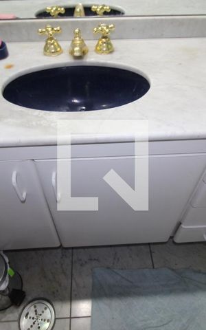 Apartamento à venda com 240m², 3 quartos e 4 vagasBanheiro 3 social