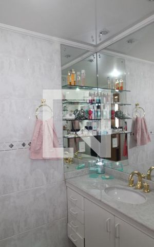 Apartamento à venda com 240m², 3 quartos e 4 vagasBanheiro suite 1