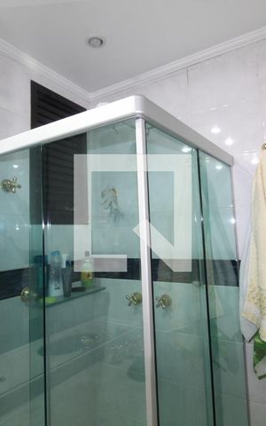 Apartamento à venda com 240m², 3 quartos e 4 vagasBanheiro 3 social