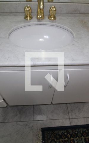 Apartamento à venda com 240m², 3 quartos e 4 vagasBanheiro suite 1