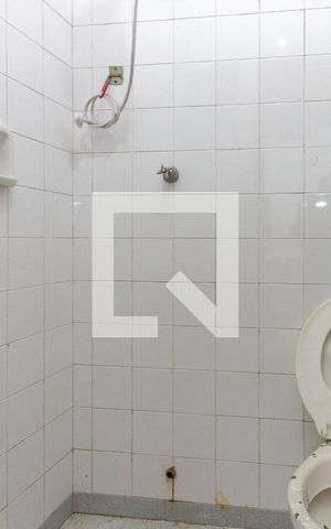 Casa à venda com 80m², 2 quartos e 2 vagas Casa à venda com 80m², 2 quartos e 2 vagasBanheiro de Serviço