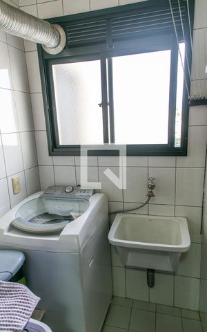 Apartamento à venda com 68m², 3 quartos e 2 vagas Apartamento à venda com 68m², 3 quartos e 2 vagasÁrea de Serviço