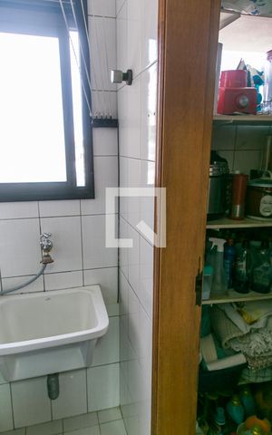 Apartamento à venda com 68m², 3 quartos e 2 vagas Apartamento à venda com 68m², 3 quartos e 2 vagasÁrea de Serviço