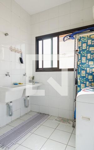 Casa de condomínio para alugar com 364m², 4 quartos e 4 vagas Casa de condomínio para alugar com 364m², 4 quartos e 4 vagasÁrea de Serviço