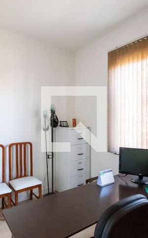 Casa de condomínio à venda com 284m², 5 quartos e 4 vagas Casa de condomínio à venda com 284m², 5 quartos e 4 vagasEscritório