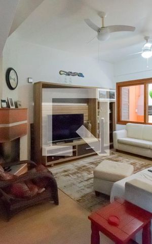 Casa de condomínio à venda com 284m², 5 quartos e 4 vagas Casa de condomínio à venda com 284m², 5 quartos e 4 vagasSala de Estar