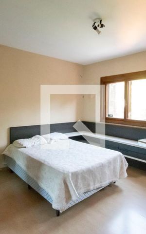 Casa de condomínio à venda com 284m², 5 quartos e 4 vagas Casa de condomínio à venda com 284m², 5 quartos e 4 vagasQuarto 3