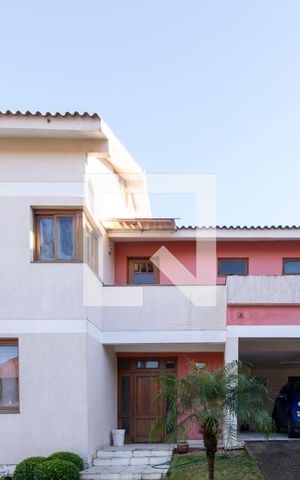 Casa de condomínio à venda com 284m², 5 quartos e 4 vagas Casa de condomínio à venda com 284m², 5 quartos e 4 vagasFachada