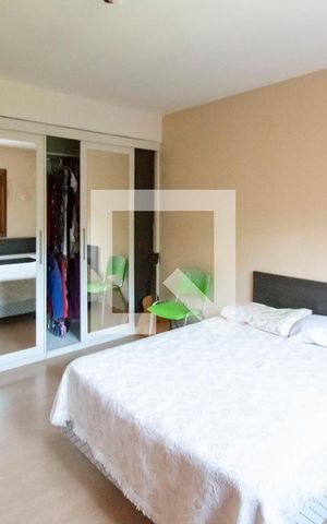 Casa de condomínio à venda com 284m², 5 quartos e 4 vagas Casa de condomínio à venda com 284m², 5 quartos e 4 vagasQuarto 3