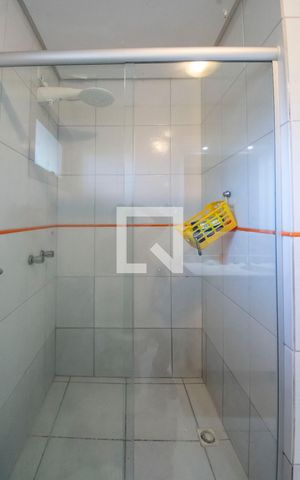 Casa de condomínio à venda com 284m², 5 quartos e 4 vagas Casa de condomínio à venda com 284m², 5 quartos e 4 vagasBanheiro Social