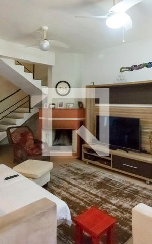 Casa de condomínio à venda com 284m², 5 quartos e 4 vagas Casa de condomínio à venda com 284m², 5 quartos e 4 vagasSala de Estar