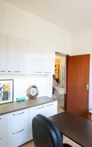 Casa de condomínio à venda com 284m², 5 quartos e 4 vagas Casa de condomínio à venda com 284m², 5 quartos e 4 vagasEscritório