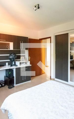 Casa de condomínio à venda com 284m², 5 quartos e 4 vagas Casa de condomínio à venda com 284m², 5 quartos e 4 vagasQuarto 3