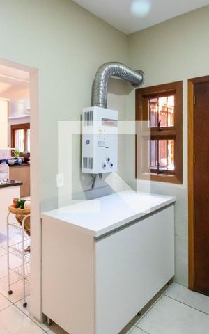 Casa de condomínio à venda com 284m², 5 quartos e 4 vagas Casa de condomínio à venda com 284m², 5 quartos e 4 vagasÁrea de Serviço