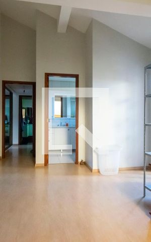 Casa de condomínio à venda com 284m², 5 quartos e 4 vagas Casa de condomínio à venda com 284m², 5 quartos e 4 vagasCorredor