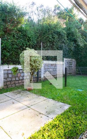 Casa de condomínio à venda com 284m², 5 quartos e 4 vagas Casa de condomínio à venda com 284m², 5 quartos e 4 vagasQuintal