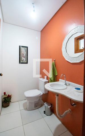 Casa de condomínio à venda com 284m², 5 quartos e 4 vagas Casa de condomínio à venda com 284m², 5 quartos e 4 vagasBanheiro