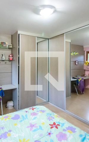 Casa de condomínio à venda com 284m², 5 quartos e 4 vagas Casa de condomínio à venda com 284m², 5 quartos e 4 vagasQuarto 1
