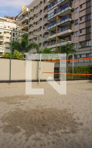 Apartamento à venda com 168m², 4 quartos e 2 vagas Apartamento à venda com 168m², 4 quartos e 2 vagasÁrea comum - Vôlei de Areia
