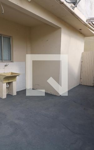 Casa para alugar com 80m², 2 quartos e sem vagaÁrea de Serviço
