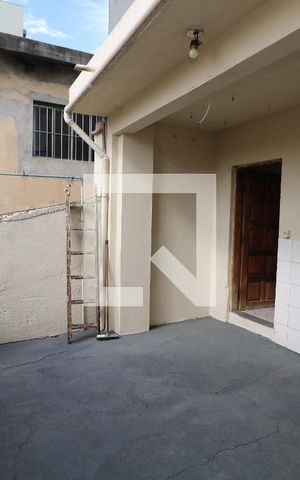 Casa para alugar com 80m², 2 quartos e sem vagaÁrea de Serviço